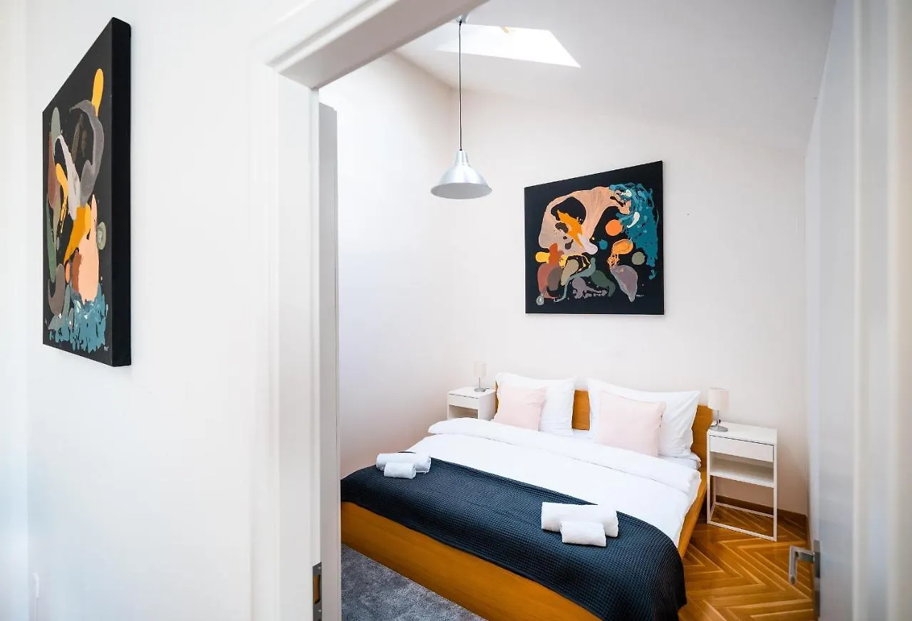 Apartment Luxurious Woodrow Wilson Apt In Prague Centre