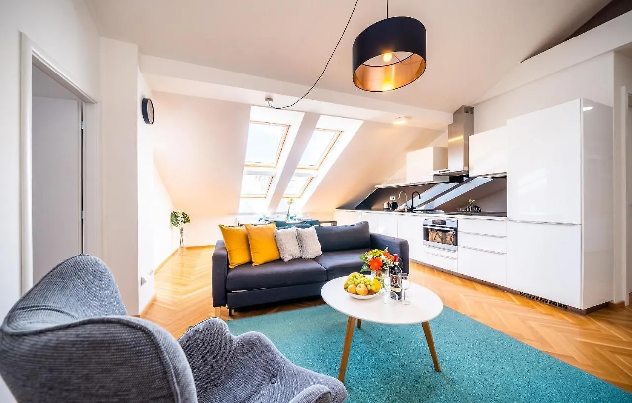 Luxurious Woodrow Wilson Apt In Prague Centre location