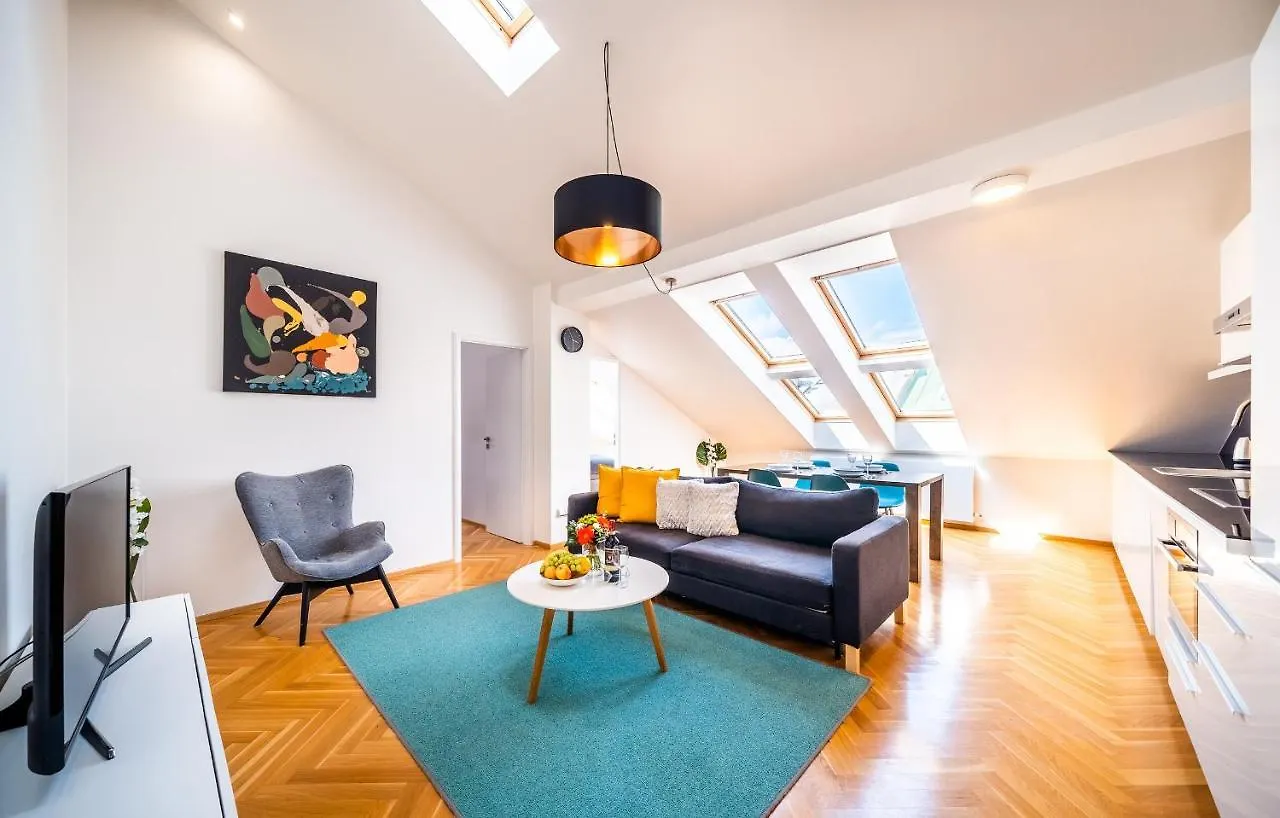 Luxurious Woodrow Wilson Apt In Prague Centre Apartment