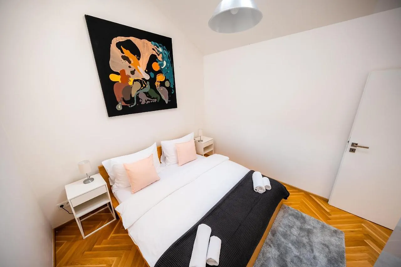 Apartment Luxurious Woodrow Wilson Apt In Prague Centre