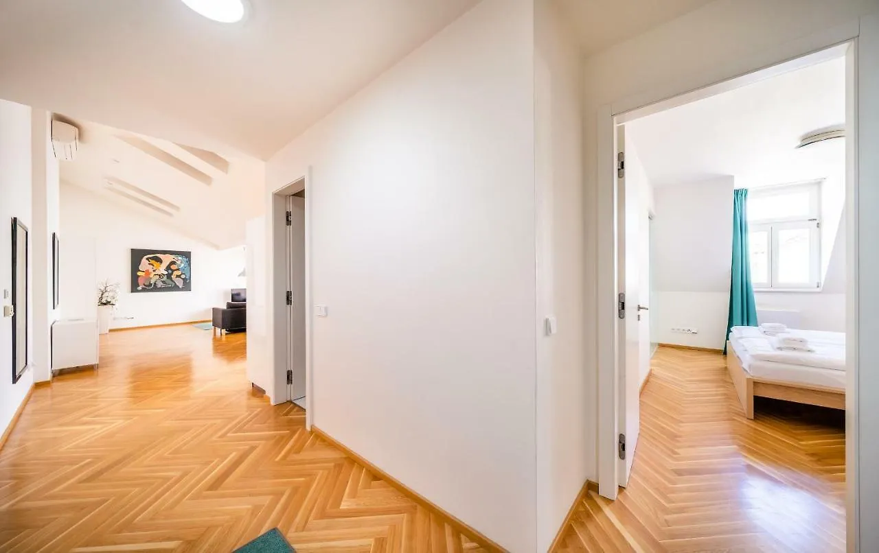 Apartment Luxurious Woodrow Wilson Apt In Prague Centre Czech Republic