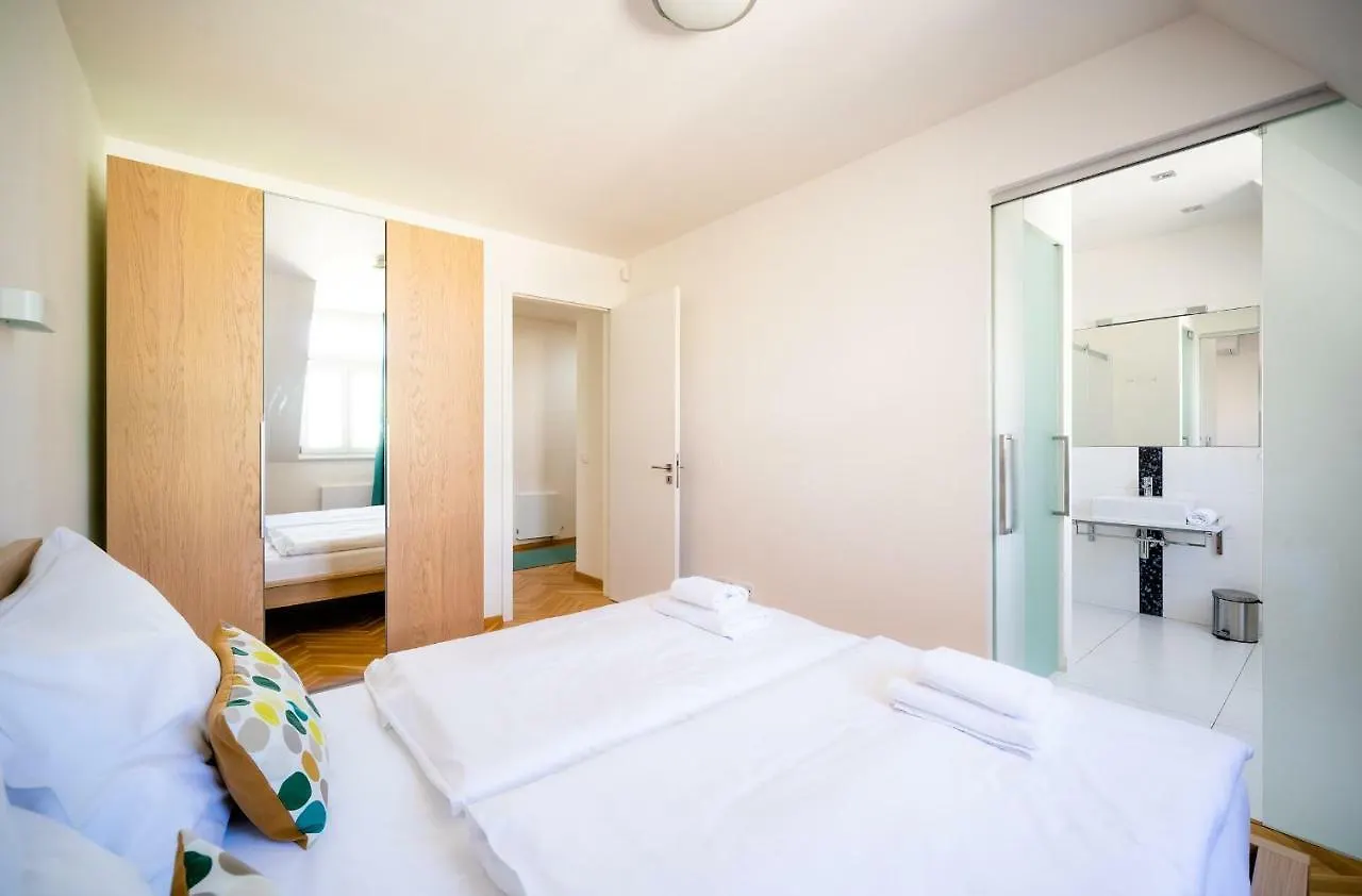 Luxurious Woodrow Wilson Apt In Prague Centre