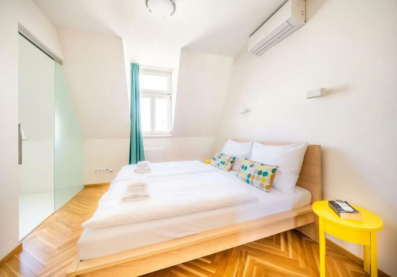 Apartment Luxurious Woodrow Wilson Apt In Prague Centre