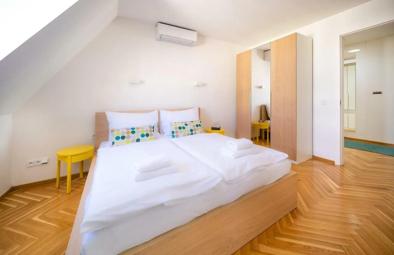 Apartment Luxurious Woodrow Wilson Apt In Prague Centre